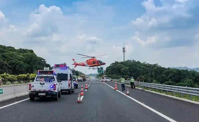 鼎湖区高速公路汽车救援案例
